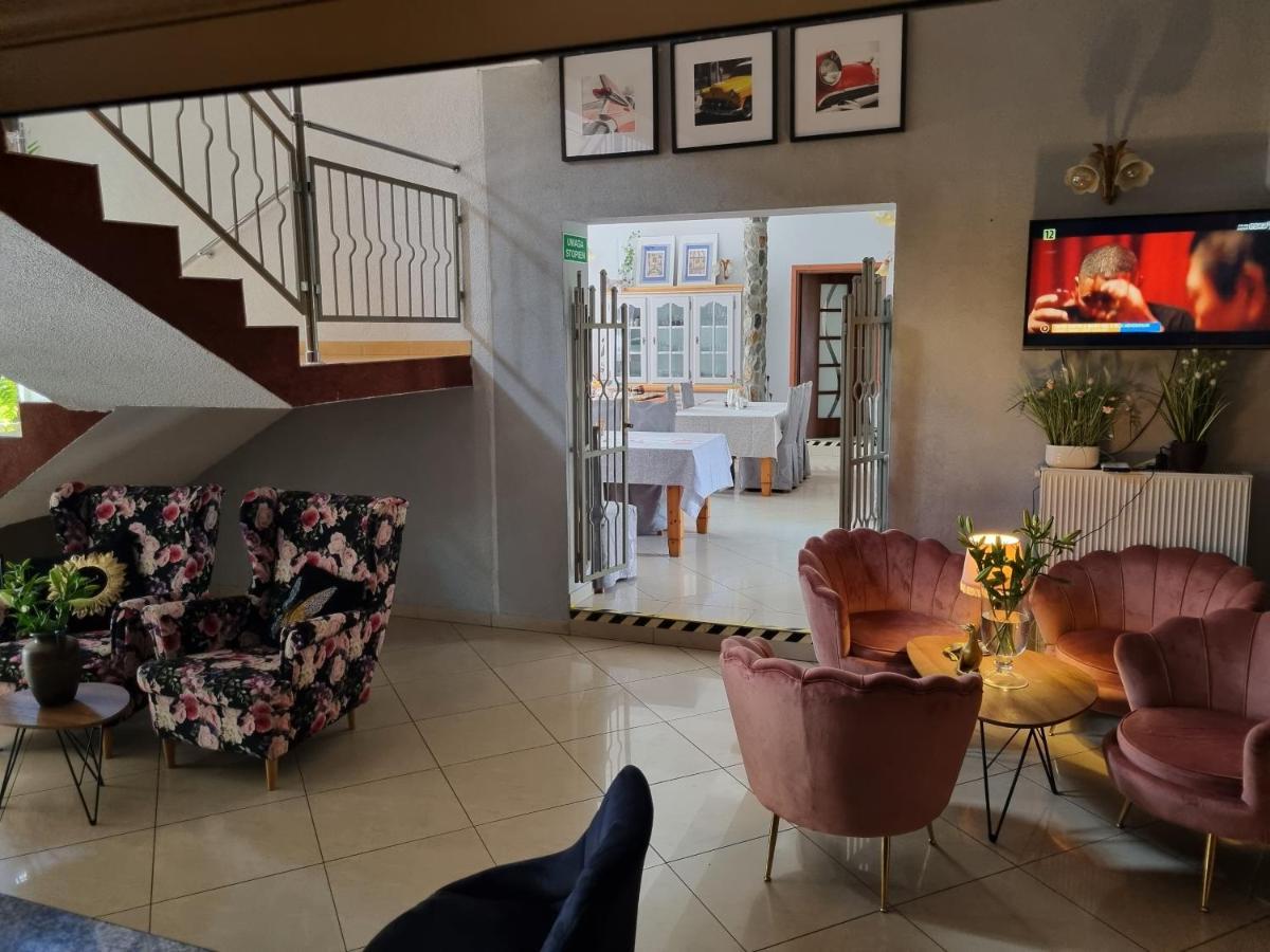 Hotel Zaułek Luban Buitenkant foto